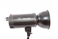 Импульсный свет FST PRO-500 вспышка студийная с рефлектором, шт