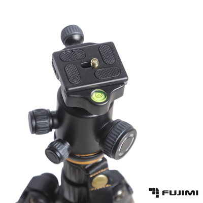 Fujimi FT99A Штатив с головой для фото и видеокамер. Серия "суперкомпакт" Макс. выс. 1560 мм, 5 секц. макс. нагр. 6 кг
