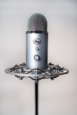 Blue Microphones The Radius II Black