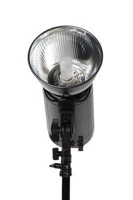 Импульсный свет FST PRO-600 вспышка студийная с рефлектором, шт